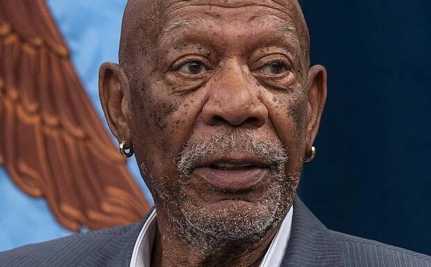 Morgan Freeman se stal obětí umělé inteligence. Na TikToku jeho hlas zneužívají podvodníci