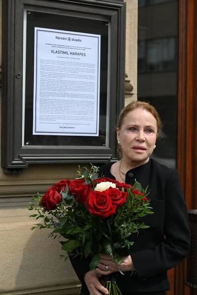 FOTO: Zora Ulla Kesslerová neudržela slzy. – stránka 87