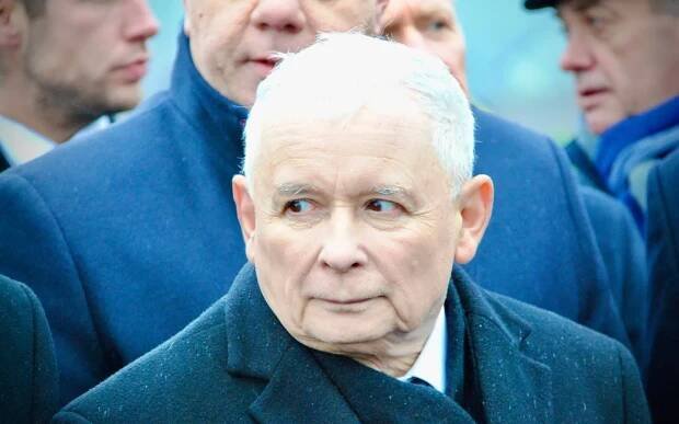 Galerie: Kaczyński obvinil Rusko z letecké katastrofy u Smolenska. Slíbil i důkazy - Fotka 1 - Echo24.cz