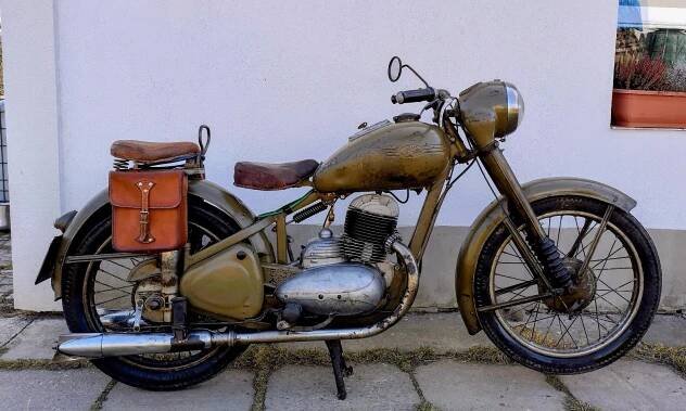 Jawa Pérák 250