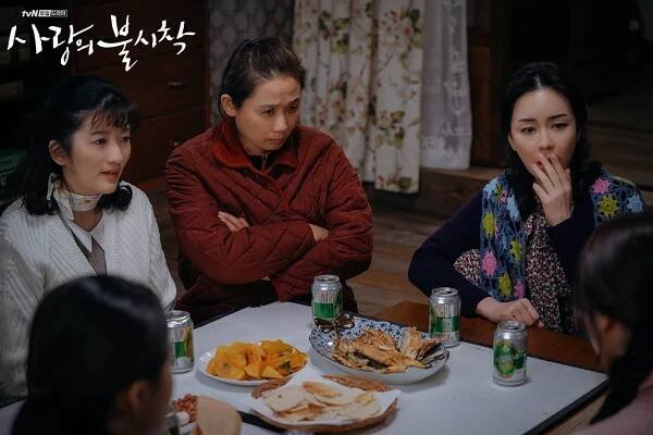 Kim Jung-nan, Jang So-yeon, and Kim Sun-young in Sarangeui bulsachak (2019)