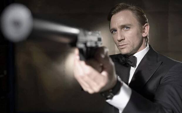 Daniel Craig jako James Bond ve filmu Skyfall.