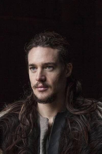 Poslední království - Série 1 - Promo - Alexander Dreymon