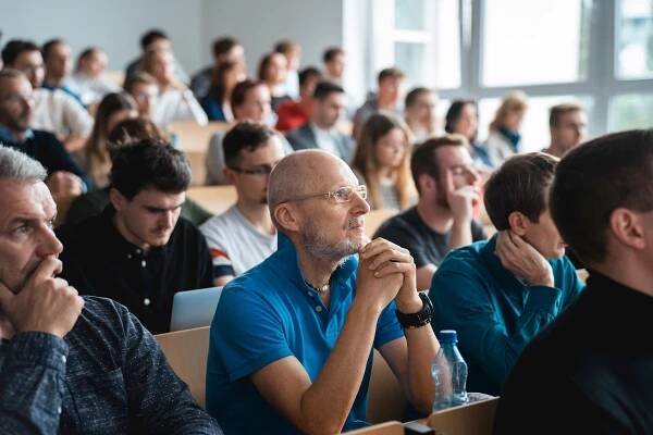 Jan Frait: Když jde v ekonomice vše dobře, buďme obezřetní, může jít o iluzi | Ekonomicko-správní fakulta MU
