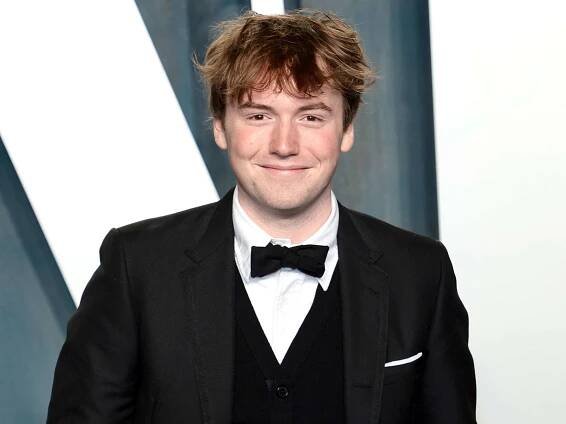  Cooper Hoffman attends the 2022 Vanity Fair Oscar Party