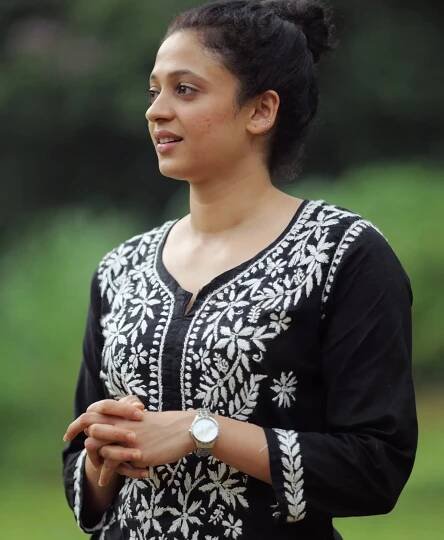 Neeta Pillai: 15+ Dazzling Photos That Highlight Their Unique Style and Personality 22