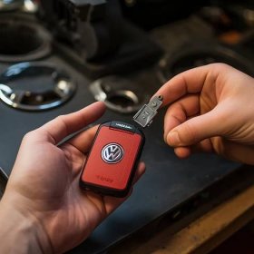Jak vyměnit baterii klíče ve Volkswagen Golf 7: Komplexní průvodce - Racext