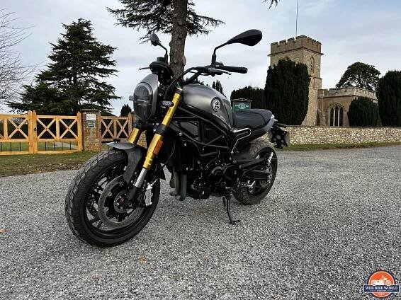 2023 Benelli Leoncino 800