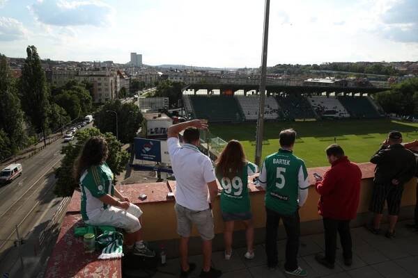 Oprava stadionu, bytový dům i sportovní hala: Praha 10 a magistrát uzavřou memorandum o rozvoji Vršovic