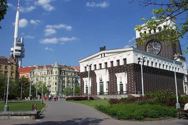 Soubor:Praha, Jiřího z Poděbrad, náměstí.jpg – Wikipedie