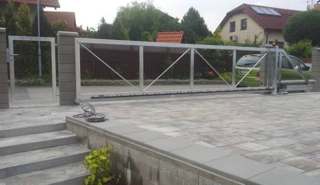 BJmetal.cz | posuvné pojezdové brány, zámečnictví a kovovovýroba