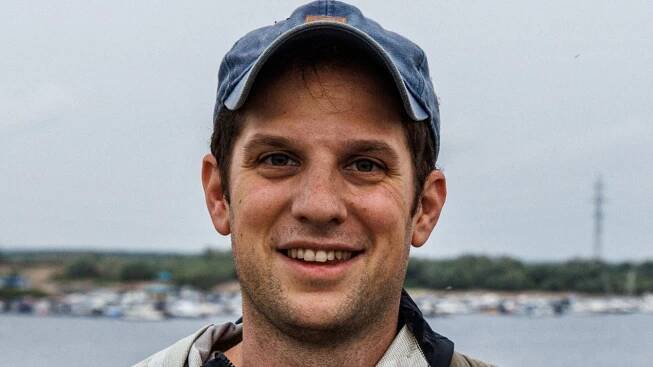 Innocent reporter Evan Gershkovich has birthday behind bars on Putin’s orders after 211 days locked up on b...