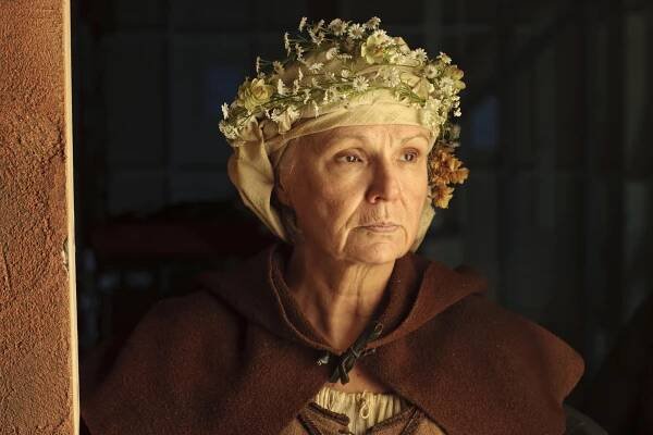 V kruhu koruny - Jindřich V. - Promo - Julie Walters