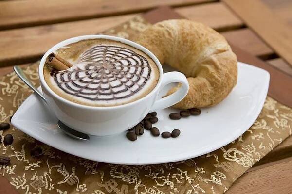Caffe Bar Elisza - Levická informačná agentúra