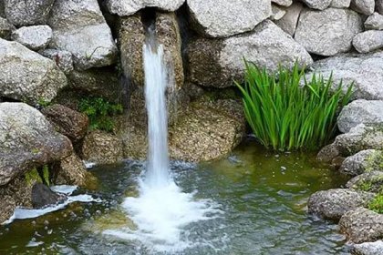 vodopád na zahradě