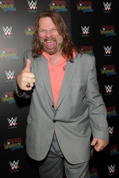 Jim Duggan Giving Thumb Up Wallpaper