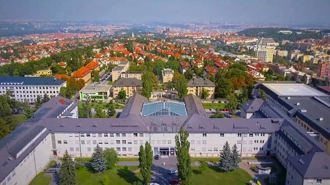 Ministerstvo našlo chyby v Ústřední vojenské nemocnici. Zasáhlo kvůli Motolu