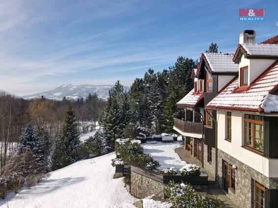 Prodej  rodinného domu 437 m², pozemek 3 924 m², Malenovice, okres Frýdek-Místek