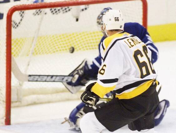 Strhující příběh kanadské legendy NHL. Před 15 lety Mario Lemieux skončil s hokejem