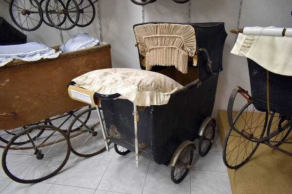 Kočárky a tříkolky z duchcovské továrny zná asi každý. Možná je máte na půdě