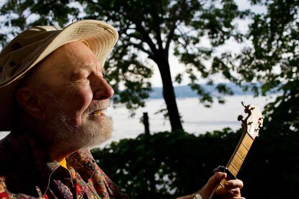 Pete Seeger, Champion of Folk Music and Social Change, Dies at 94