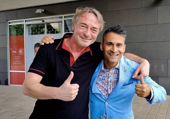Radek Banga obsadil do klipu nádhernou dceru Báry Munzarové a Jiřího Dvořáka. Hvězd tam má víc, než sám čekal