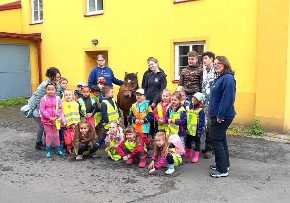 Motýlci opět u koníčků - MŠ RAKOVNICKÁ A BŘEZOVÁ DĚČÍN