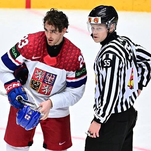 S nikým lepším jsem nehrál, řekl Sedlák o Pastrňákovi. Mastili prší. Co sudí na MS?