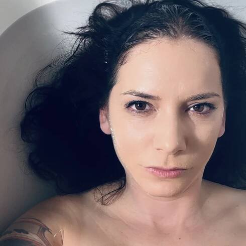 Dorota Nvotová vydáva nový singel Viem. Videoklip k nemu si natočila sama vo vani
