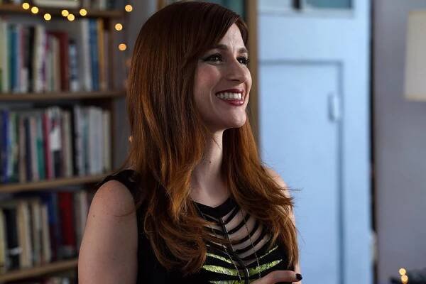 Nejsem do tebe blázen - Born Dead - Z filmu - Aya Cash