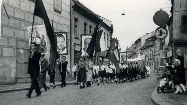 První máj, průvodů čas. Takhle se slavilo ve Velkém Meziříčí před desítkami let