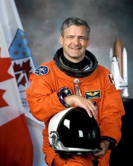 File:Marc Garneau STS-97.jpg - Wikimedia Commons