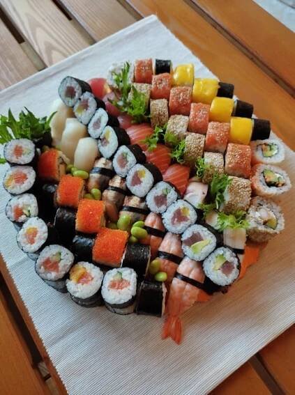 Sushi tácy - čerstvé sushi v Kuřimi - sushiMI
