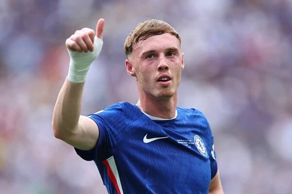 Cole Palmer of Chelsea giving a thumbs up.