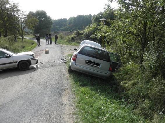 Při čelní srážce dvou aut ve Strážnici se zranili tři lidé