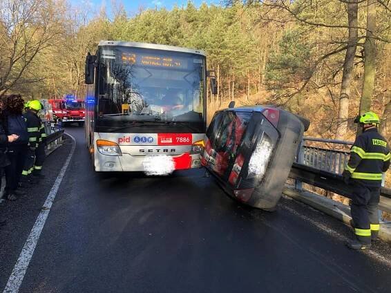 Nehoda autobusu Křenovice