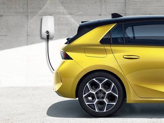 opel_astra-hatchback-hybrid_charging-closeup_4x3_assol22_t01_025
