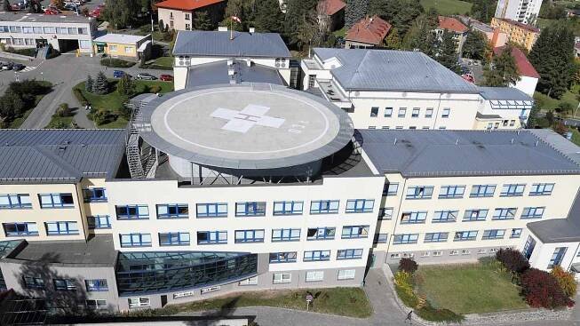 Novoměstští lékaři operují stovky rukou ročně. Zapojí se do celostátní studie