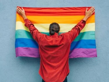 „Für eine Politik des Respekts“: Erster Aktionsplan des Bundes für LGBTIQ-Akzeptanz vorgestellt