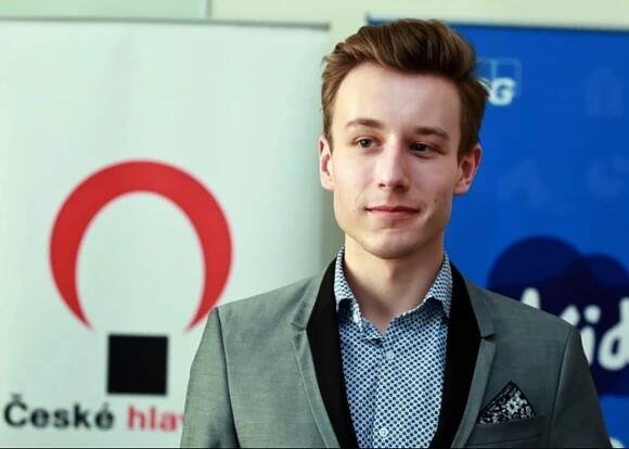 Přírodovědecká fakulta má další podíl na České hlavičce. Získal ji gymnazista Jakub Dostál