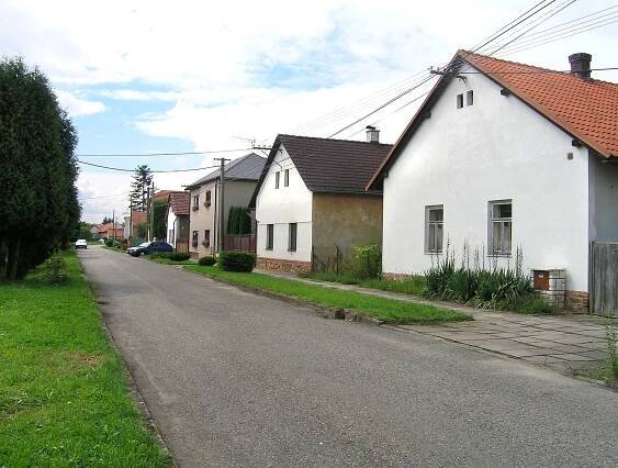 Soubor:Záboří nad Labem, Habrkovice, West.jpg