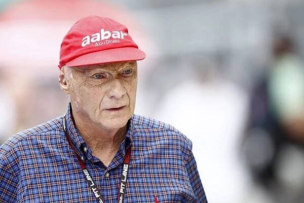Niki Lauda je po transplantaci plic ve vážném stavu