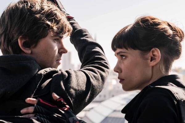 Freddie Highmore, Àstrid Bergès-Frisbey - Velká španělská loupež - Z filmu