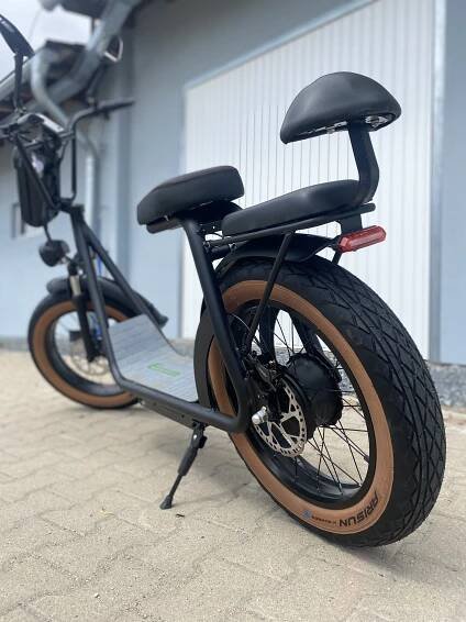 Elektrická koloběžka EcoWheel RETRUS 1000W 25Ah LG  - modrá