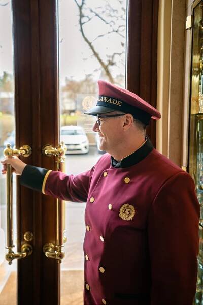 Esplanade Hotel Praha Exteriér fotografie A doorman at the Hotel Canada
