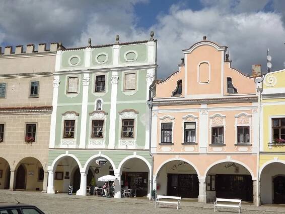 Soubor:Teč, čp 68-69 a 70.JPG