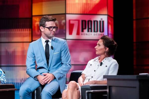 Sandra Nováková společně s manželem Vojtěchem Moravcem v minulosti přijali pozvání do talkshow 7 pádů Honzy Dědka.