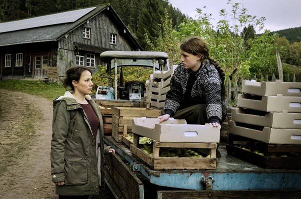 Místo činu - Sonnenwende - Z filmu - Eva Löbau, Janina Fautz
