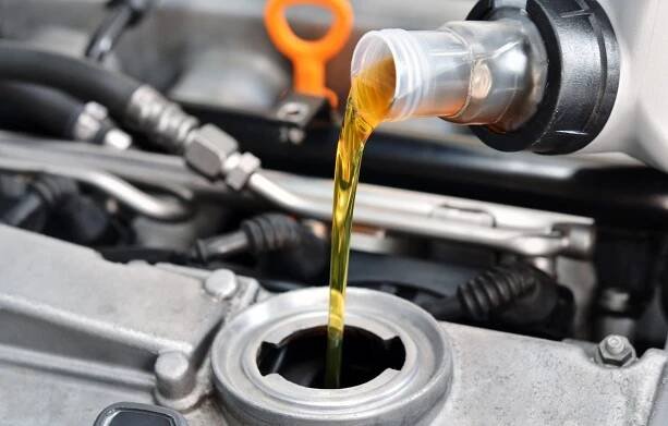 SPECIFIKACE MOTOROVÝCH OLEJŮ