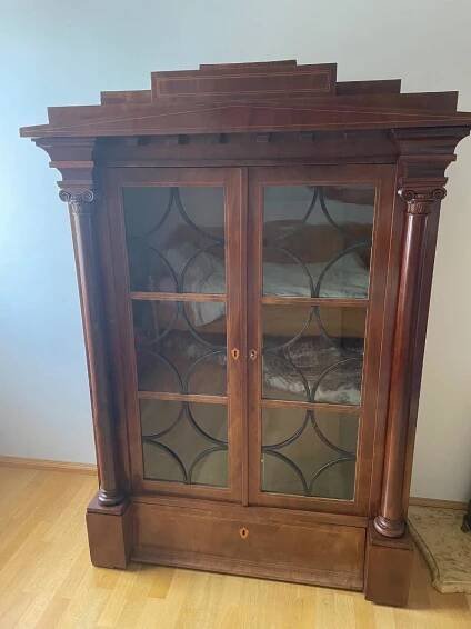 STAROŽITNÁ ORIGINÁL BIEDERMEIER KNIHOVNA - SKLENÍK